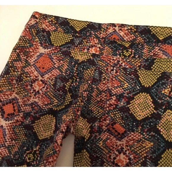 Multi colored lizard print jeans. Juniors size 3 - Picture 4 of 4